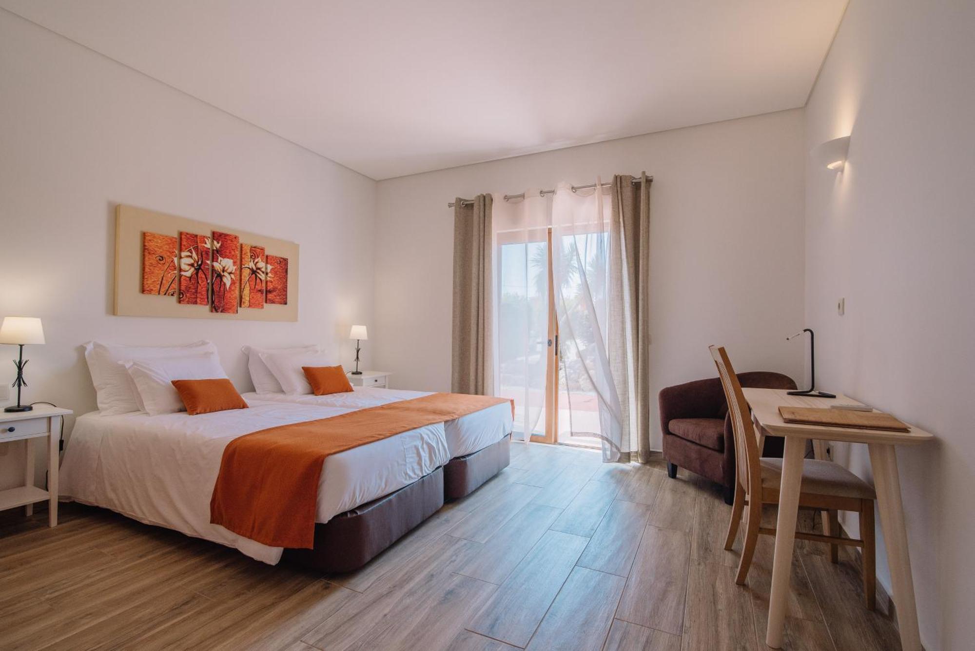 One-Bedroom Apartment (2 Adults + 2 Children),1274488552:JPEG